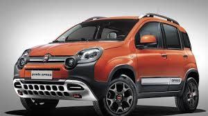 Fiat Panda City Cross orange dans le garage Expo FIAT à Nice