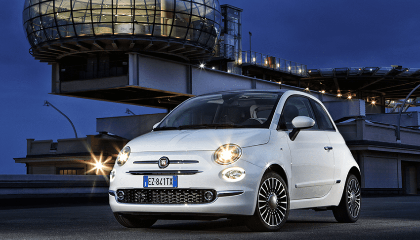 Fiat 500 dans la nuit